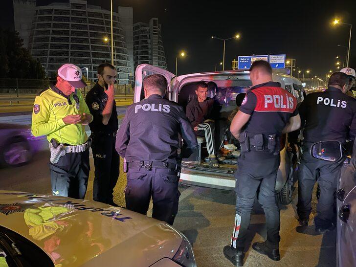 Kocaeli'de çalıntı otomobille polisten kaçan 3 kişi yakalandı G4