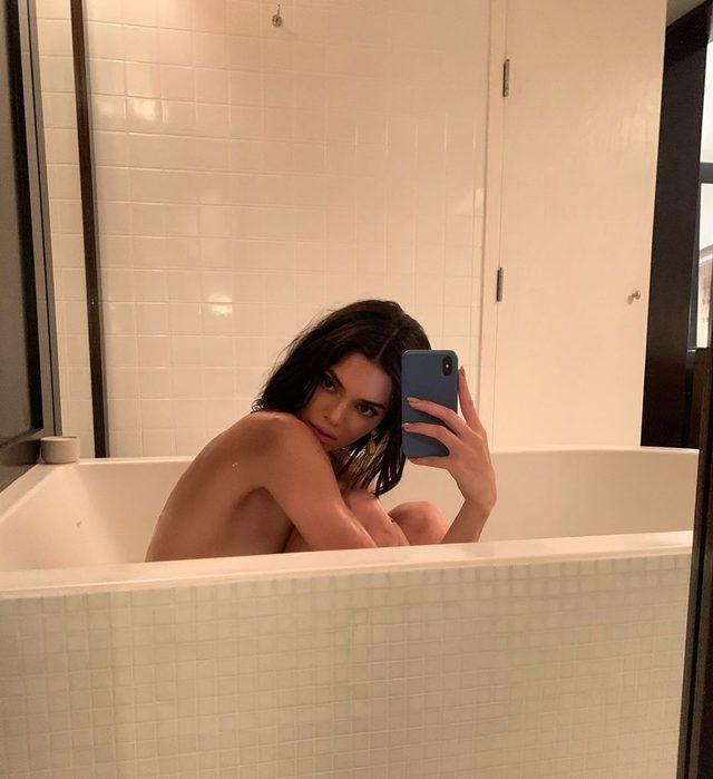 Dünyaca ünlü model Kendall Jenner yarı çıplak pozunu paylaştı! Göğüslerini bakın nasıl kapadı
