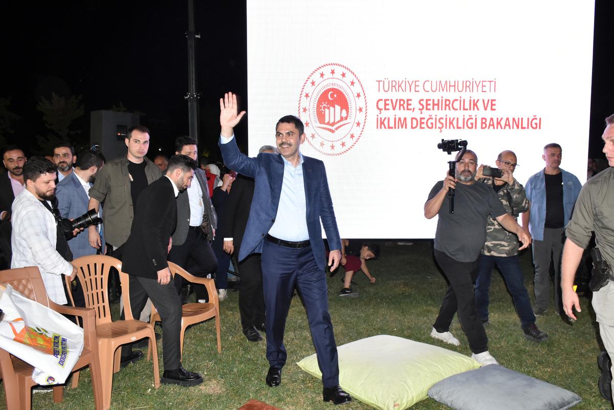 Bakan Kurum, Samsun'da "Gen&ccedil;lik Buluşması"na katıldı: