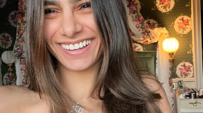 Eski yetişkin film yıldızı Mia Khalifa’nın iç çamarsız paylaşımları olay oldu! Göğüs uçlarını kalp emojisiyle kapattı