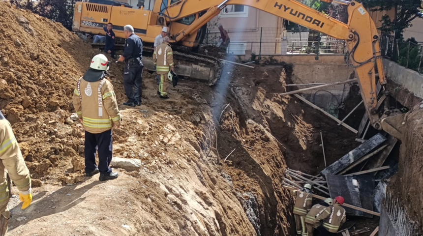 Maltepe'de inşaat alanında göçük! İki işçi toprak altında kaldı