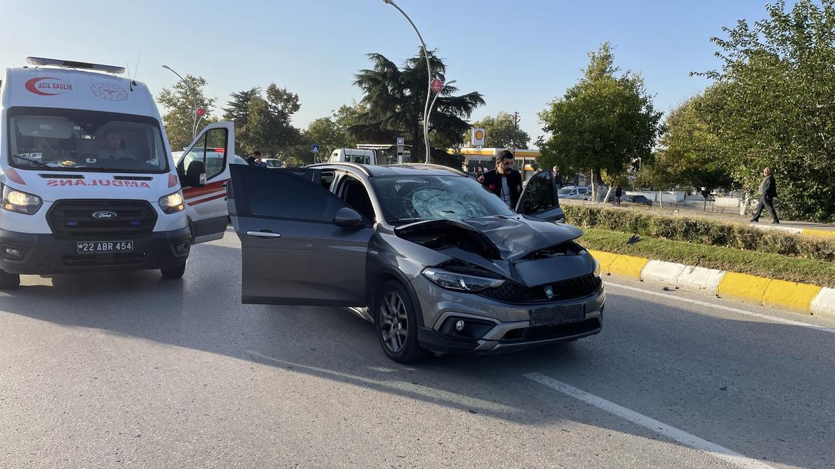 Edirne'de yaya ge&ccedil;idinde otomobilin &ccedil;arptığı kişi &ouml;ld&uuml;