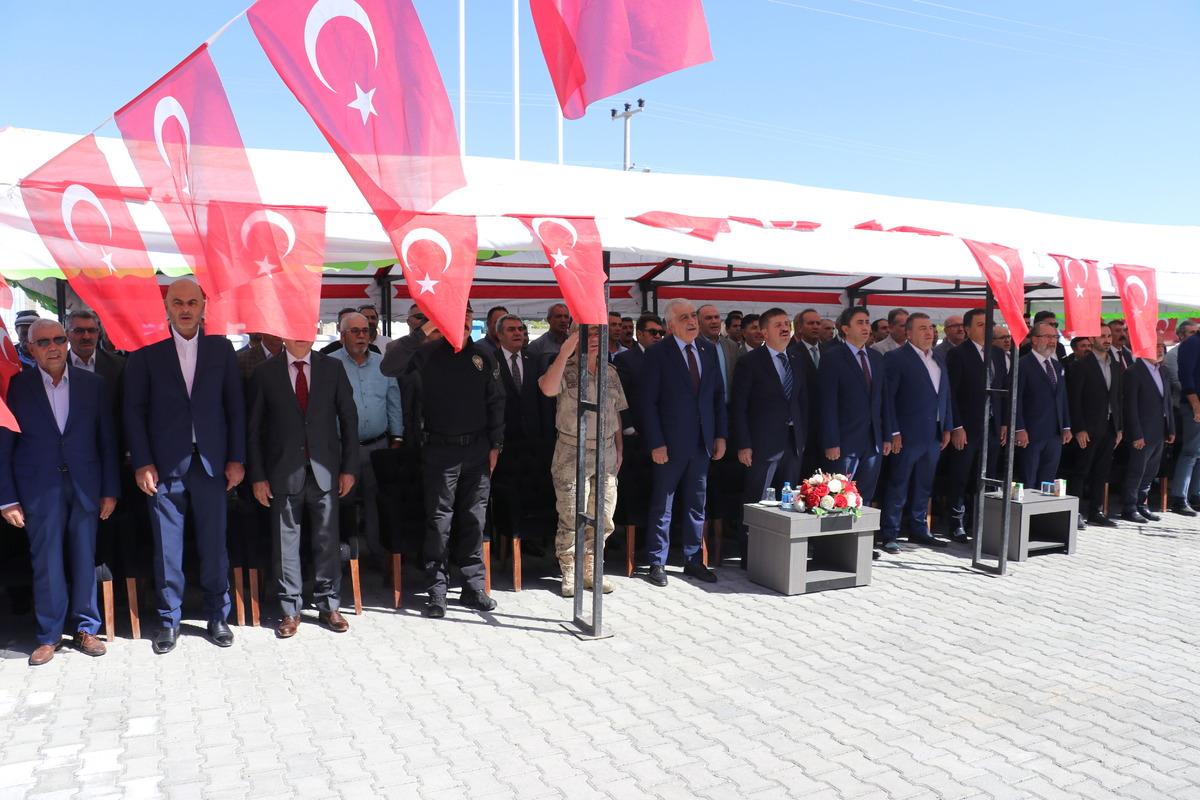 Iğdır'da 400 kişiye istihdam sağlayacak tekstil fabrikasının a&ccedil;ılışı yapıldı