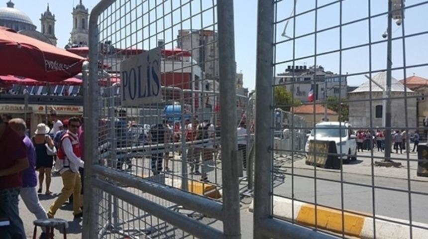 Taksim Meydanı CHP mitingi &ouml;ncesinde g&uuml;venlik araması sebebiyle boşaltıldı