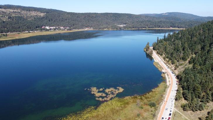 Hafta sonu güneşli havayı fırsat bilenler Abant'ta yoğunluk oluşturdu G4