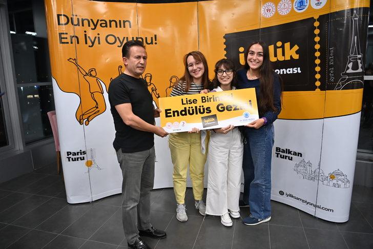 Binlerce gencin yarıştığı İyilik Şampiyonası'nın kazananlarına ödülleri verildi G1