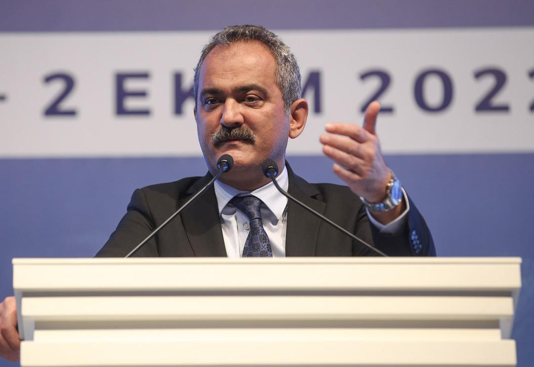 Bakan &Ouml;zer "Muhtemelen haberleri yok" diyerek a&ccedil;ıkladı: Para g&ouml;nderdik, 1 lira bile harcamamışlar