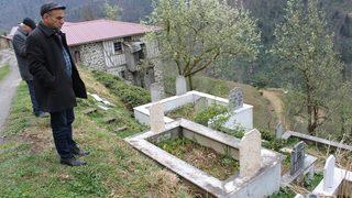 Gece yarısı mezarları açıyor! Köylüler sabaha kadar nöbette