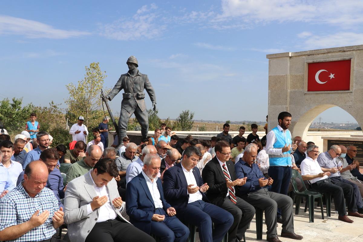 Edirne Asker Hastanesi Şehitliği'nde anma t&ouml;reni d&uuml;zenlendi
