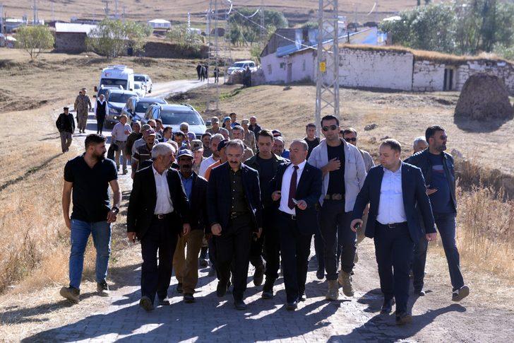 İçişleri Bakan Yardımcısı Çataklı, Göle'de depremden etkilenen köylerde inceleme yaptı: G4