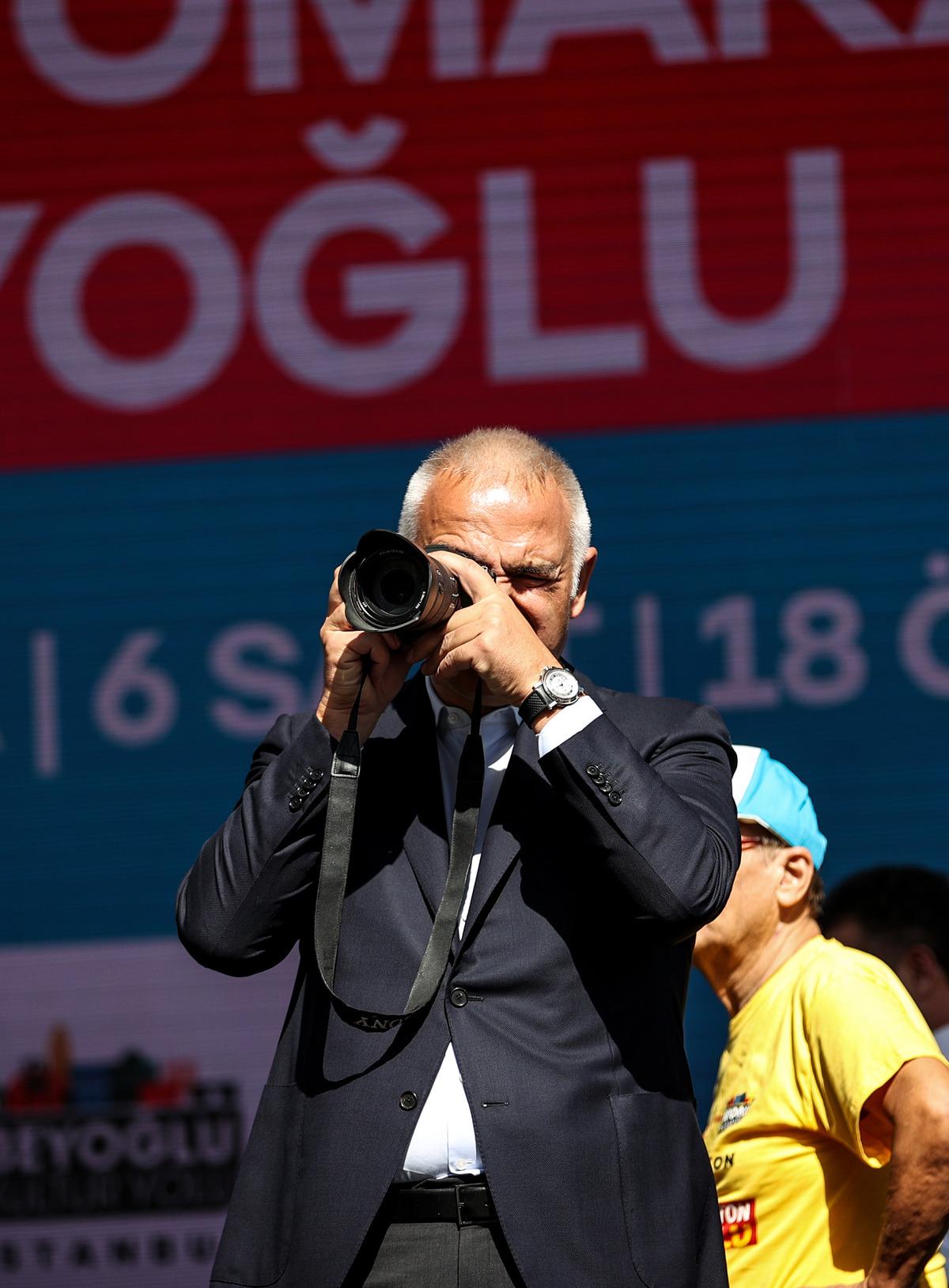 Bakan Ersoy, Beyoğlu K&uuml;lt&uuml;r Yolu Festivali'nde bir dizi sergiyi ziyaret etti