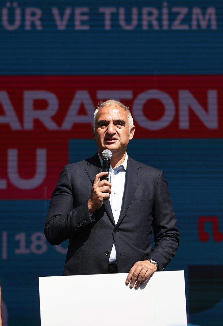 Bakan Ersoy, Beyoğlu Kültür Yolu Festivali'nde bir dizi sergiyi ziyaret etti G3