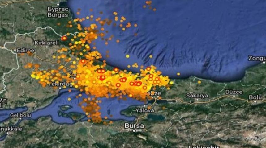 İstanbul'daki şimşekler haritada b&ouml;yle g&ouml;r&uuml;nt&uuml;lendi