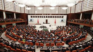 Son Dakika: TSK’nın Katar'da görevlendirilmesine ilişkin Cumhurbaşkanlığı Tezkeresi, TBMM Başkanlığına sunuldu