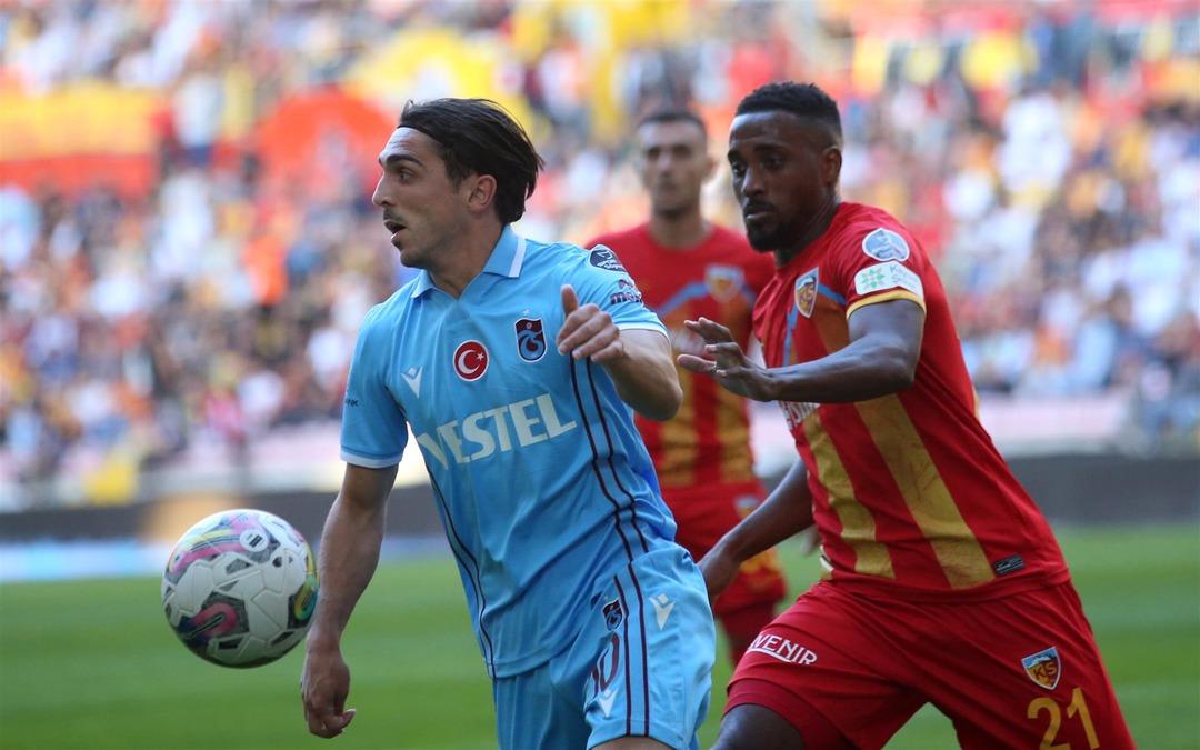 Son dakika: Trabzonspor geri d&ouml;nd&uuml;! Kayserispor deplasmanında galibiyeti Umut Bozok getirdi...