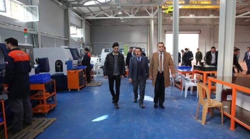 Eski cezaevi binası silah fabrikası oldu