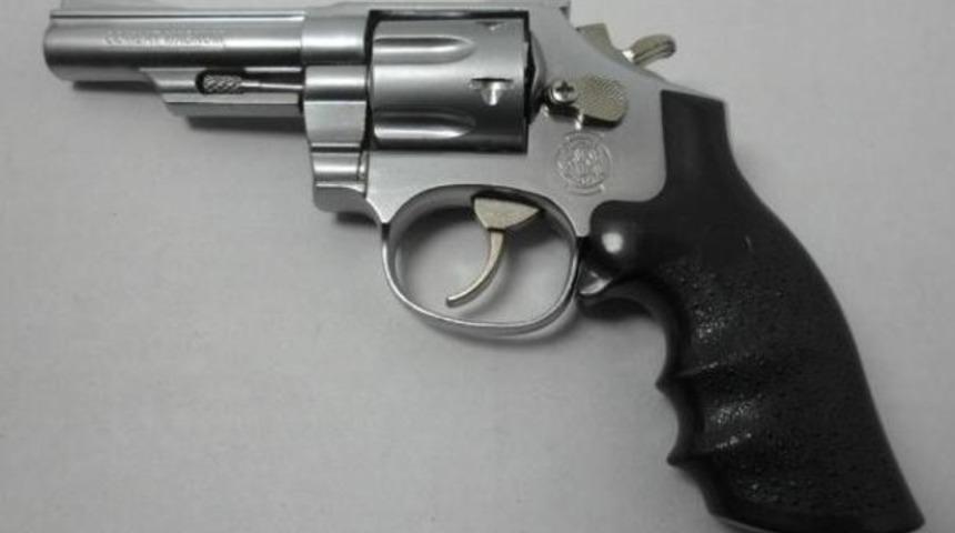 Manisa'daki kuyumcudan oyuncak silahla soygun girişimi