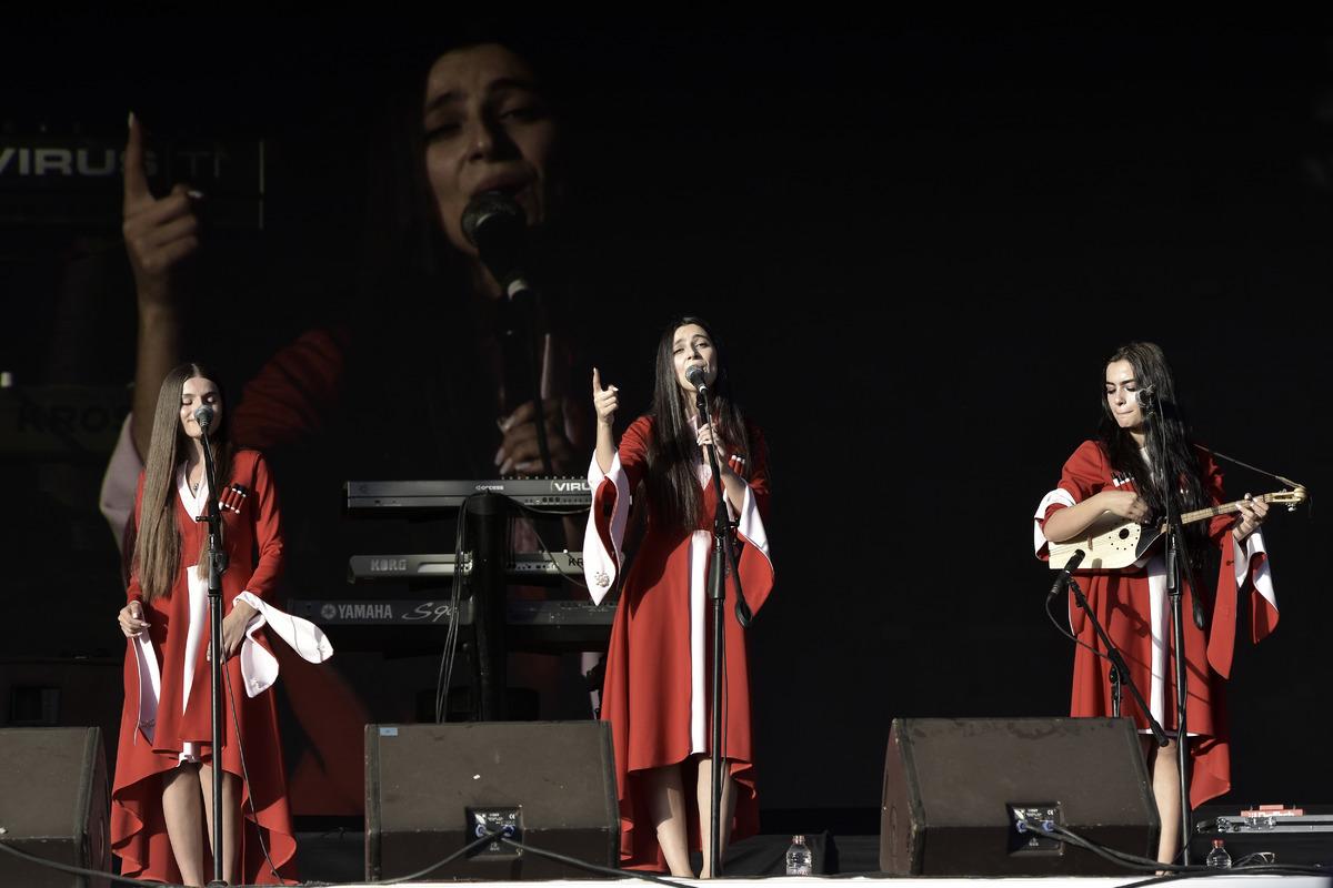 4. D&uuml;nya G&ouml;&ccedil;ebe Oyunları'nda G&uuml;rc&uuml; m&uuml;zik grup Trio Mandili konser verdi