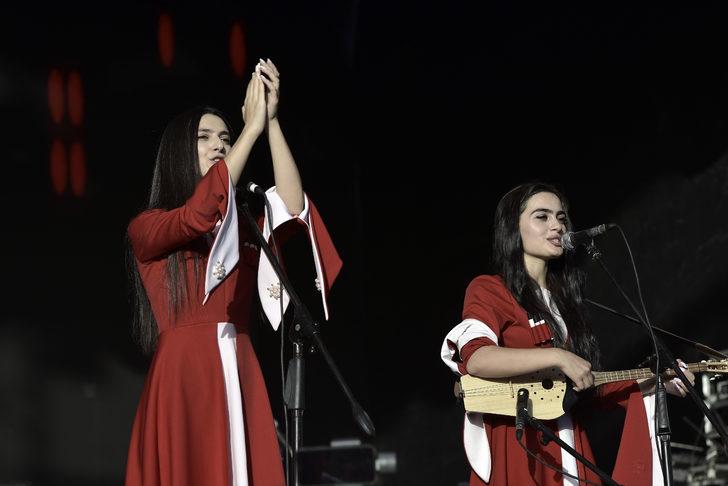 4. Dünya Göçebe Oyunları'nda Gürcü müzik grup Trio Mandili konser verdi G4