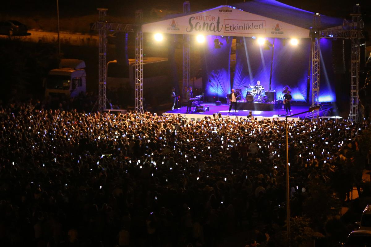 "Gripin" grubu Nevşehir konserinde hayranlarıyla buluştu