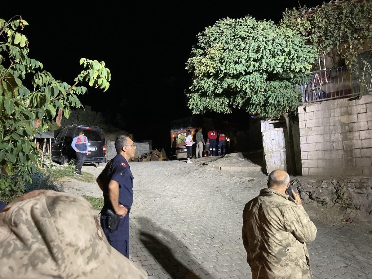 Gaziantep'te eve d&uuml;zenlenen silahlı saldırıda 2 kişi &ouml;ld&uuml;