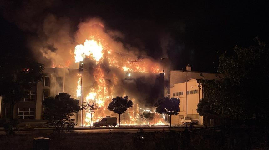 GÜNCELLEME - Bursa'da iş yerinde çıkan yangın söndürüldü