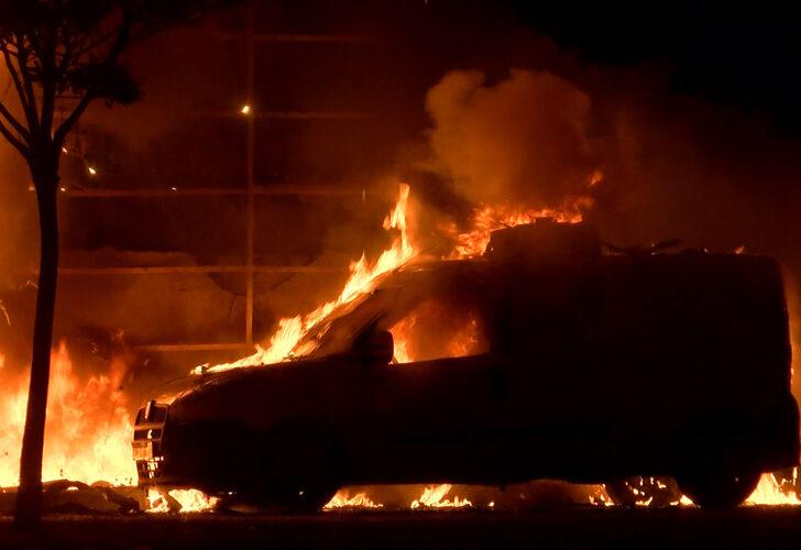 Son dakika: Bursa’da et deposunda yangın! Alevler otomobili de sardı, dumanlar her yerden gözüküyor