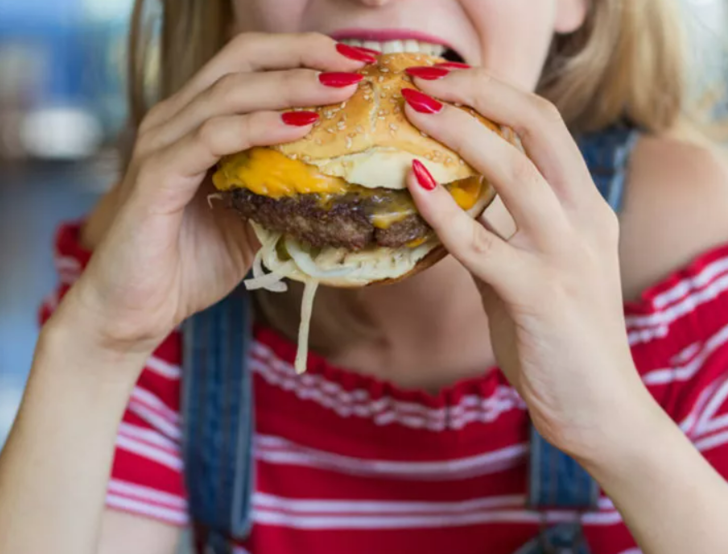 Beyni yavaş yavaş öldürüyor! Asla yenmemesi gereken zehirli yiyecekler G2