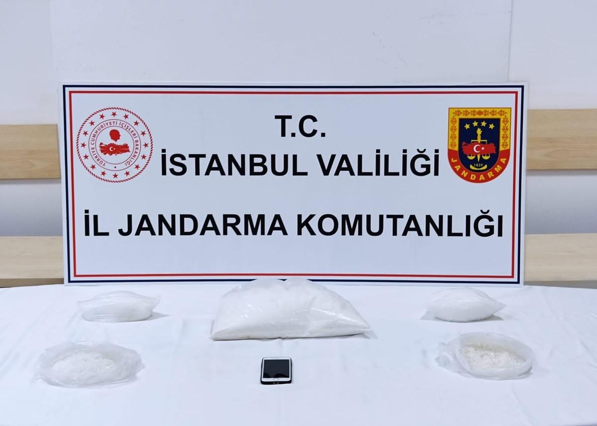 İstanbul'da 31 kilogram metamfetamin ve 13 kilogram kokain ele ge&ccedil;irildi