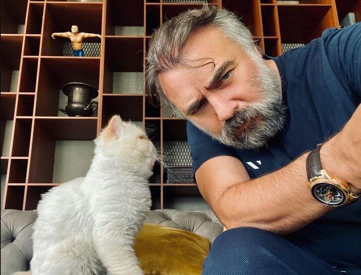 10 tavuğu, 4 kedisi bir de köpeği var! İşte Oktay Kaynarca'nın İstanbul'daki geniş bahçeli evi  G5