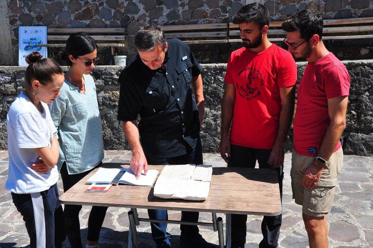 1800 yıllık yazıtın sırrı çözüldü! Aigai Antik Kenti'nde bulunmuştu...  G4