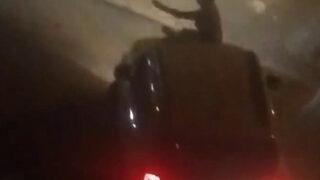 Yer: Esenyurt! Sosyal medya bu görüntüleri konuşuyor: Aracın üzerine çıkıp dakikalarca bağırdı