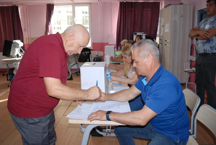 Bulgaristan'daki erken seçim kapsamında İstanbul'da oy verme işlemi başladı G1