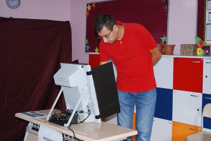 Bulgaristan'daki erken seçim kapsamında İstanbul'da oy verme işlemi başladı G5