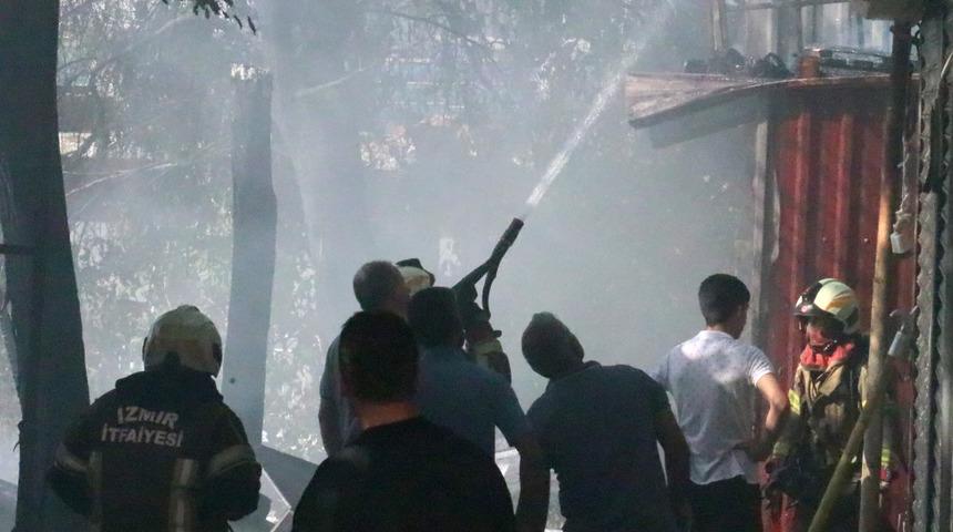 İzmir'de mobilya atölyesinde çıkan yangın hasara yol açtı