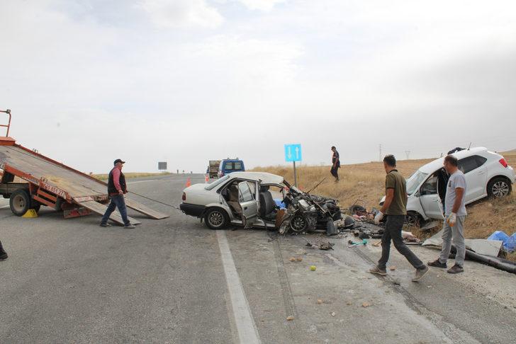 Konya'da iki otomobilin çarpıştığı kazada 4 kişi öldü, 3 kişi yaralandı
