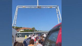 Sosyal medyada gündem oldu! Türkiye'deki fiyatlardan şikayet etti, günübirlik Yunanistan'a gitti: Çeşme'den daha ucuz