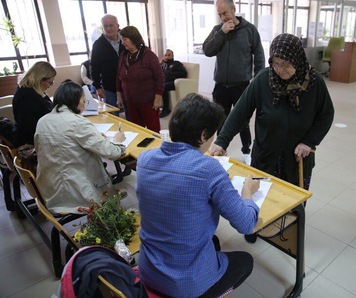 Bulgaristan'daki erken seçim kapsamında Bursa ve çevre illerde oy verme işlemi başladı G3