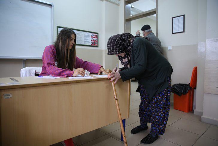 Bulgaristan'daki erken seçim kapsamında Bursa ve çevre illerde oy verme işlemi başladı G5