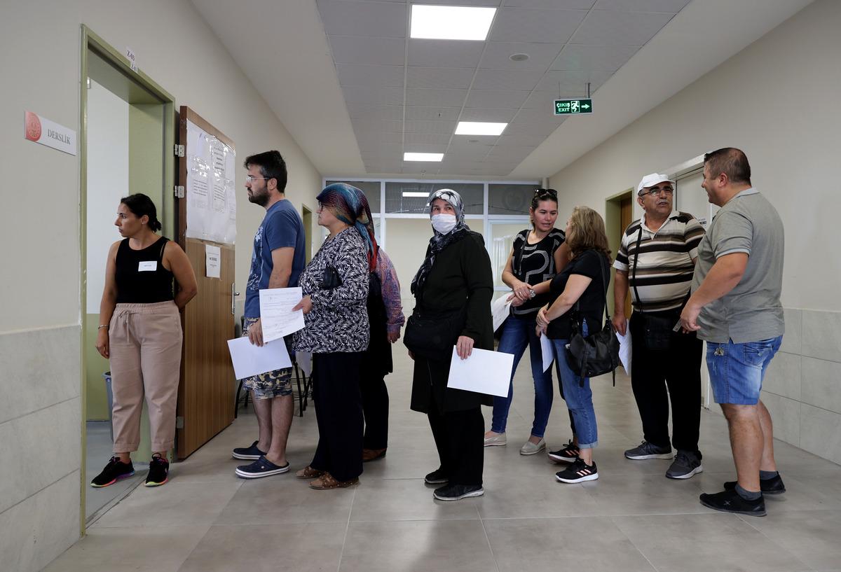 İzmir, Aydın ve Manisa'da Bulgaristan vatandaşları sandık başına gitti