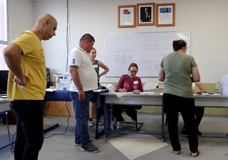 İzmir, Aydın ve Manisa'da Bulgaristan vatandaşları sandık başına gitti G2