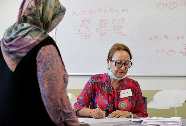 İzmir, Aydın ve Manisa'da Bulgaristan vatandaşları sandık başına gitti G4