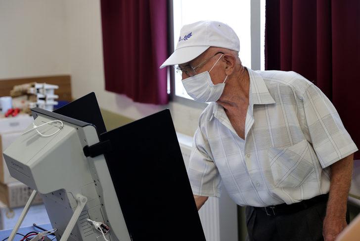 İzmir, Aydın ve Manisa'da Bulgaristan vatandaşları sandık başına gitti G5