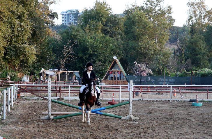 Alanya'da "Başlangıç Seviyesi Binicilik Yarışması" yapıldı G1