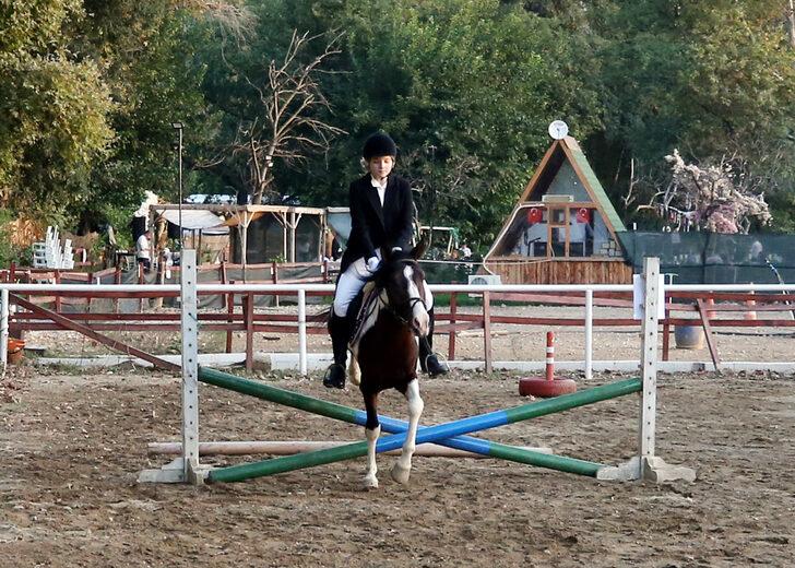 Alanya'da "Başlangıç Seviyesi Binicilik Yarışması" yapıldı G2