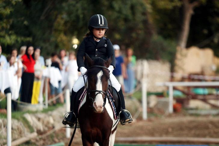 Alanya'da "Başlangıç Seviyesi Binicilik Yarışması" yapıldı G4