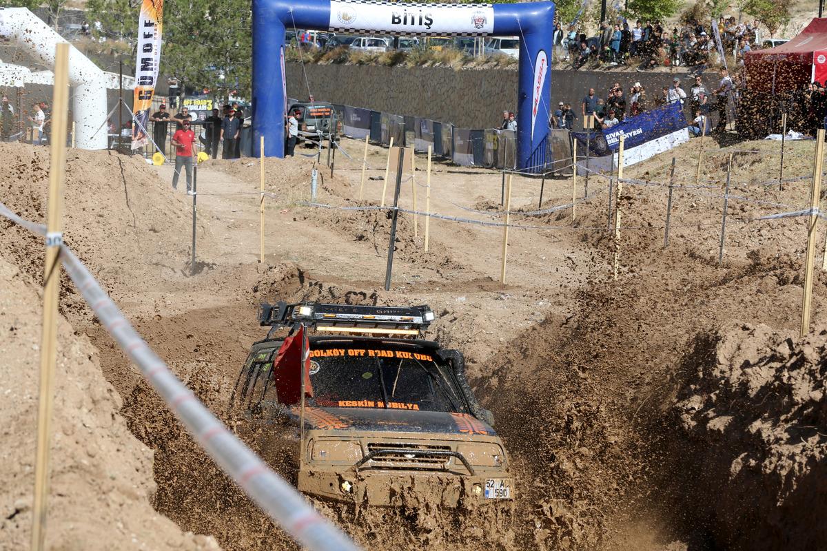 Sivas'ta off-road yarışlarının &uuml;&ccedil;&uuml;nc&uuml;s&uuml; yapıldı