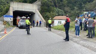 Zonguldak'ta duvara çarpıp evin bahçesine devrilen otomobilin sürücüsü öldü