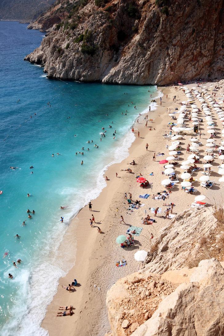 Antalya'da sıcak hava, kent sakinleri ile turistleri sahillere çekti G4