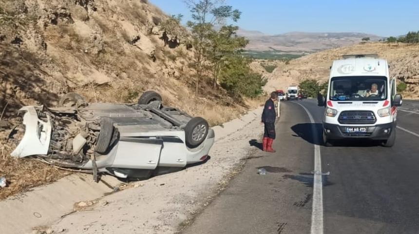 Malatya'da iki otomobilin çarpıştığı kazada 3 kişi yaralandı